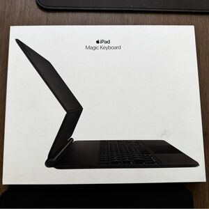 Apple iPad Magic Keyboard  (M1-M2 models)